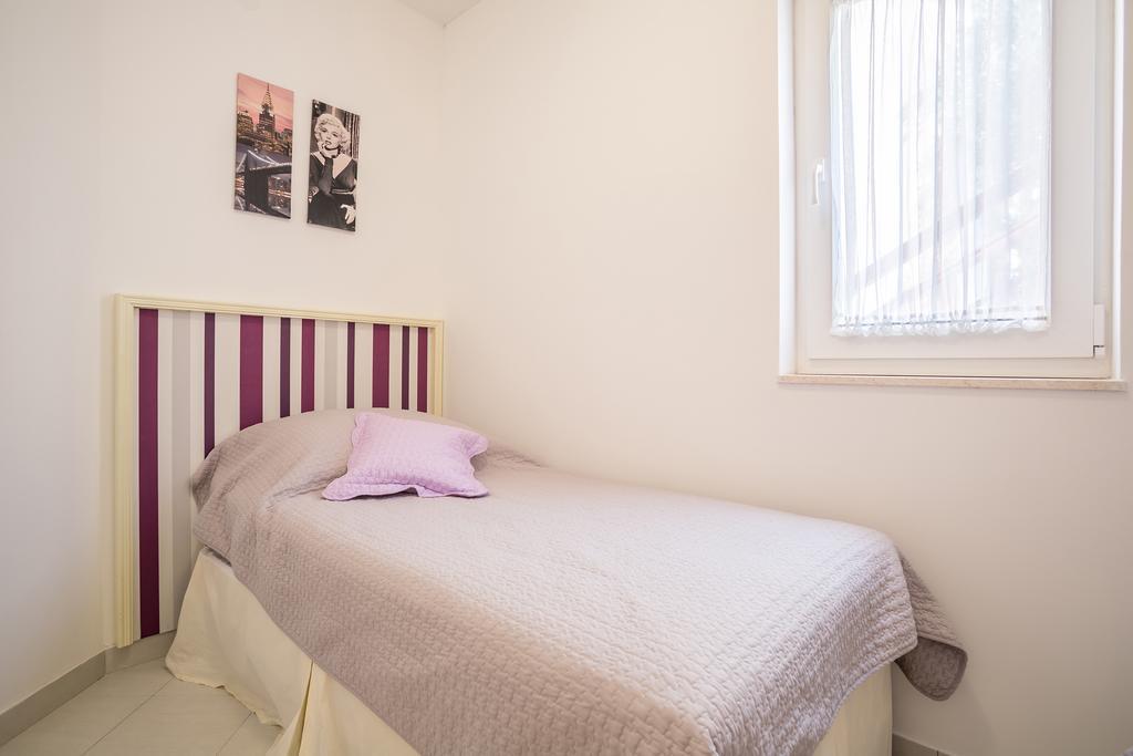 Apartments Oleandar Рогозница Номер фото